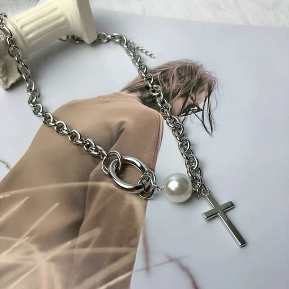 Cross Pearl Silver Chain Necklace - Picture 8 of 11
